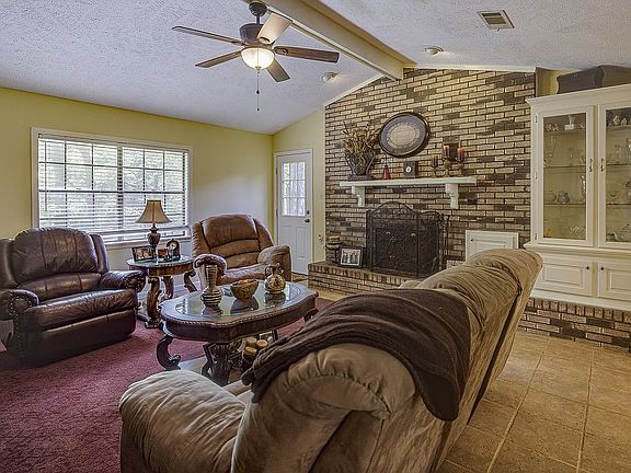 Living Room w/fireplace 