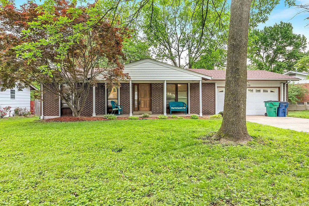 3220 Wellington Dr photo 1