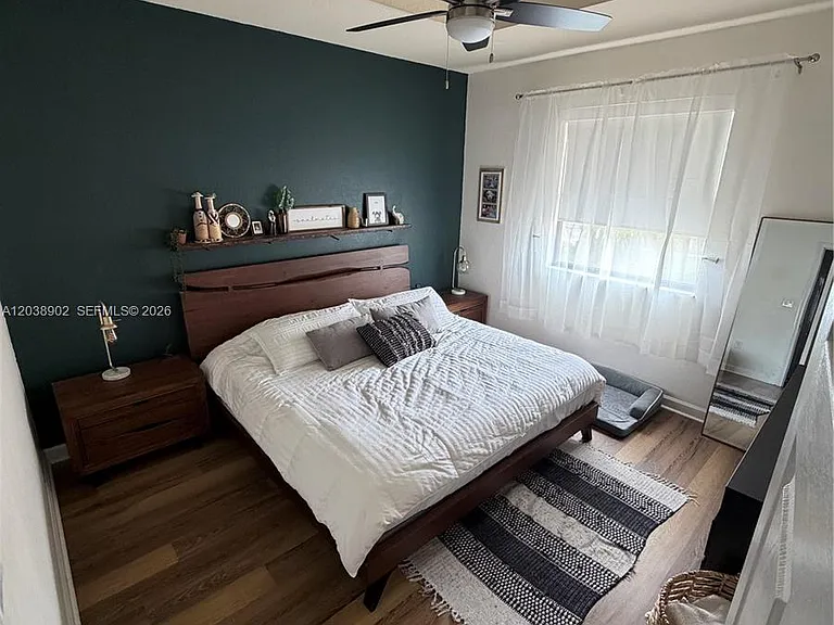 370 NE 37th Pl — Photo 14