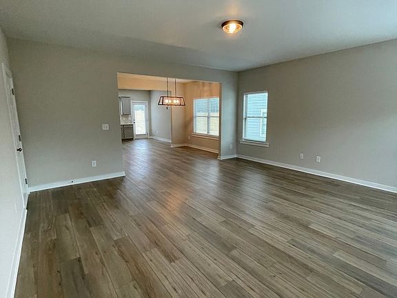 3rd image of 206 Kings Way