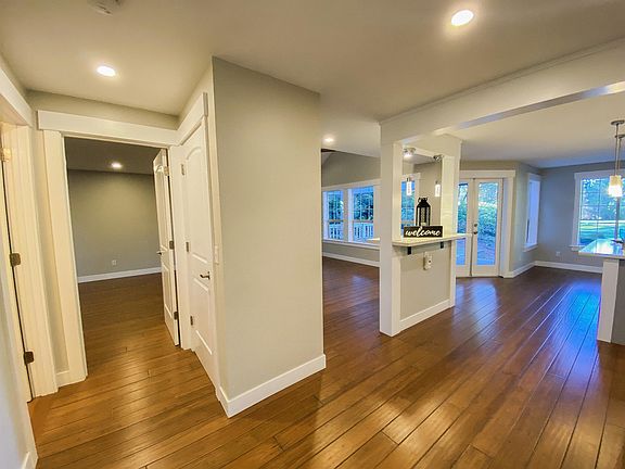 3rd image of 850 E Country Club Dr E