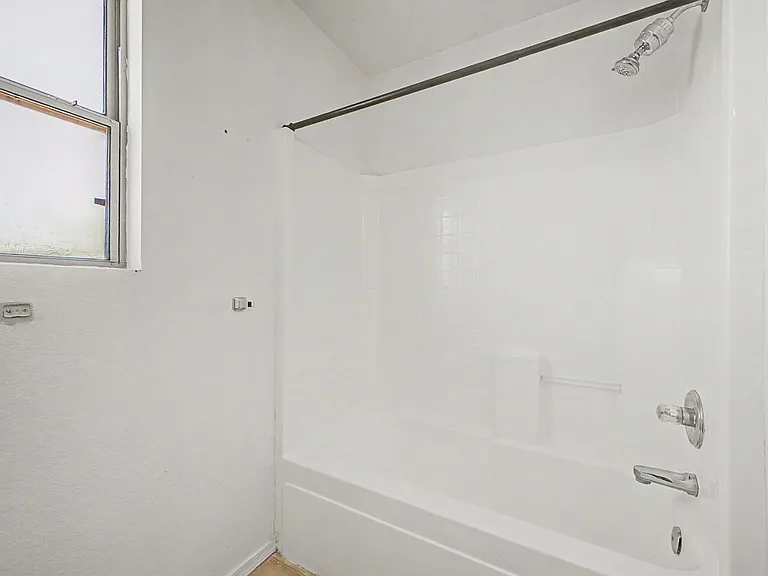 559 W Viola St — Photo 32