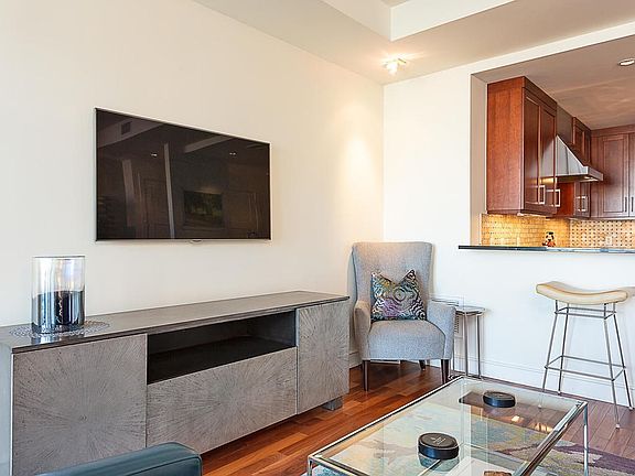 3rd image of 98 San Jacinto Blvd #804