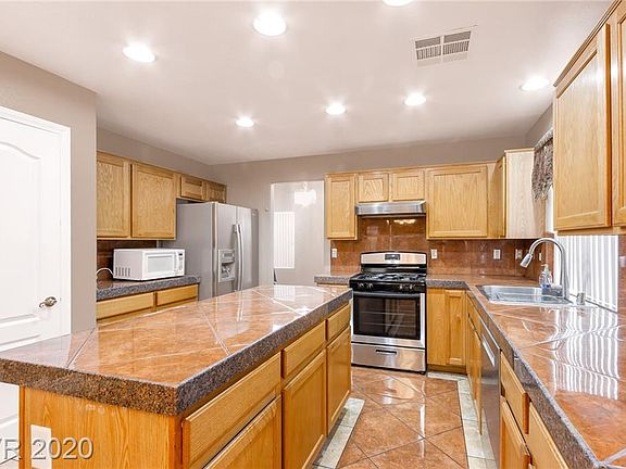 5th image of 1291 Honey Lake St