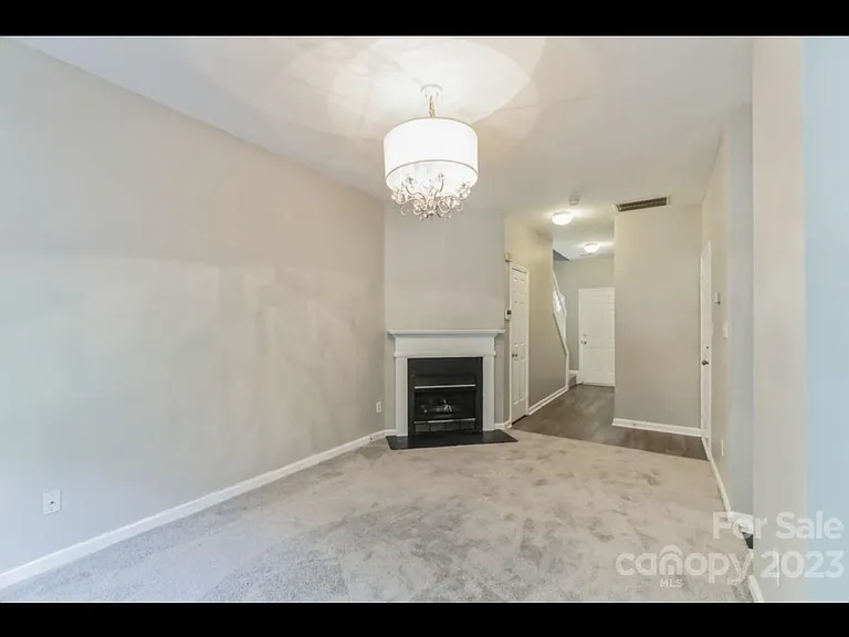 7811 Lennoxshire Ln — Photo 7