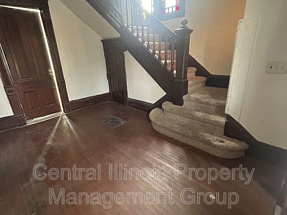 3rd image of 407 E Monroe St #2