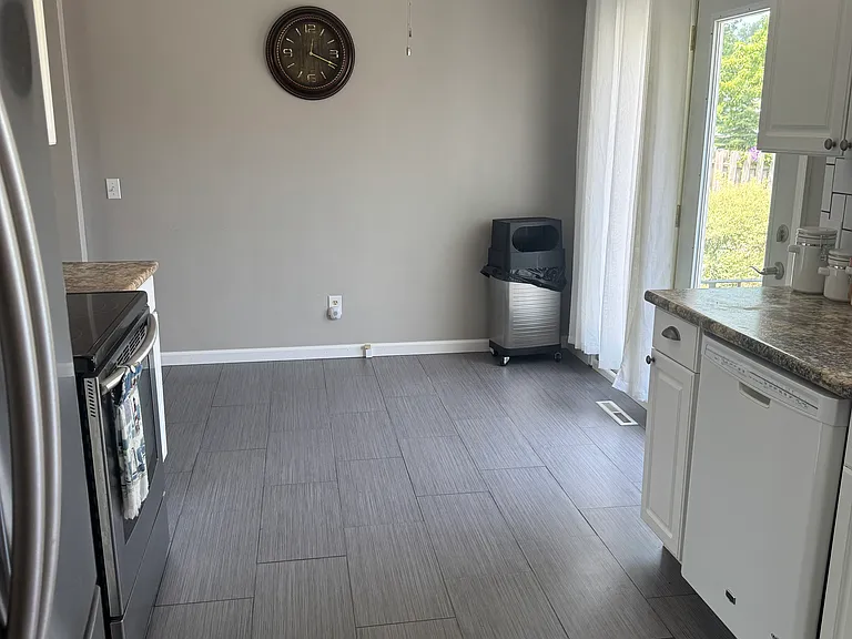 745 Forde Ave — Photo 11