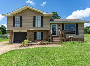 633 Lakewood Dr, Weaver, AL 36277