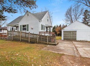 8088 Dickinson Rd, Greenleaf, WI 54126