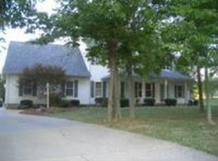 1050 N Honeysuckle Ln, Vincennes, IN 47591