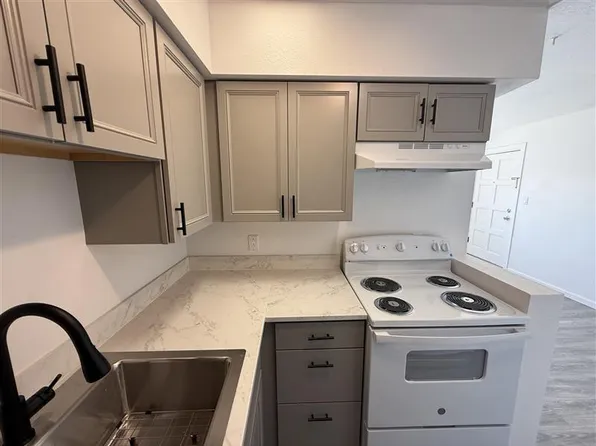 Renovated 2nd Floor Nob Hill 1 Bedroom w/ Ref Air & Balcony!, 202 Quincy St NE APT 5, Albuquerque, NM 87108