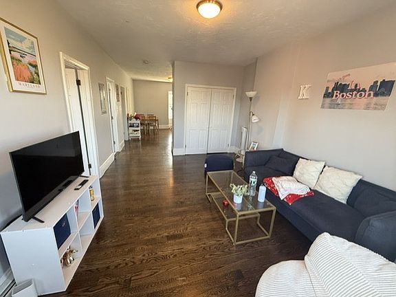 4th image of 10 Cross St E #2