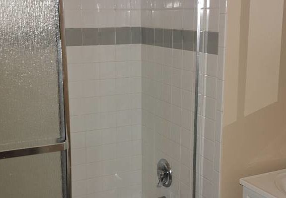 3rd image of 931 E 181st St #1