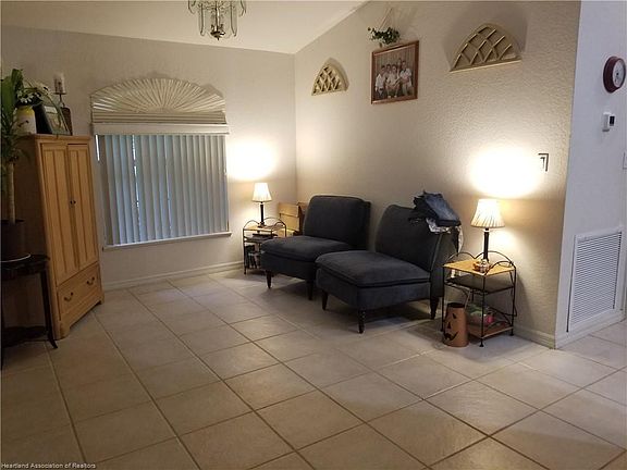 5th image of 3 Meadowlake Cir S