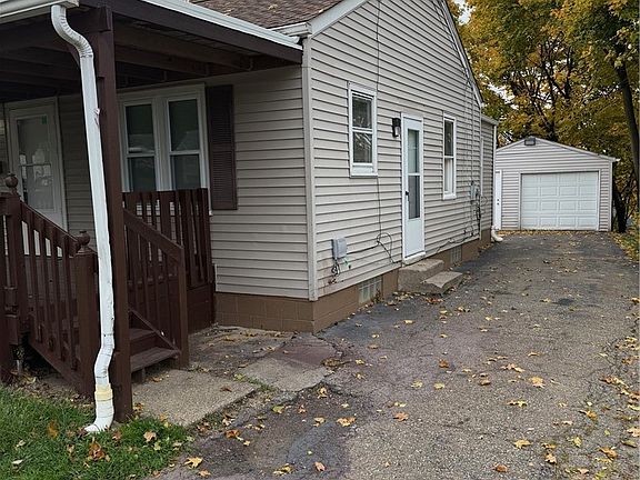 3rd image of 1194 Greenwood Ave