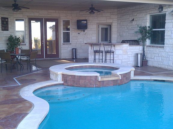 3rd image of 326 Skyline Dr