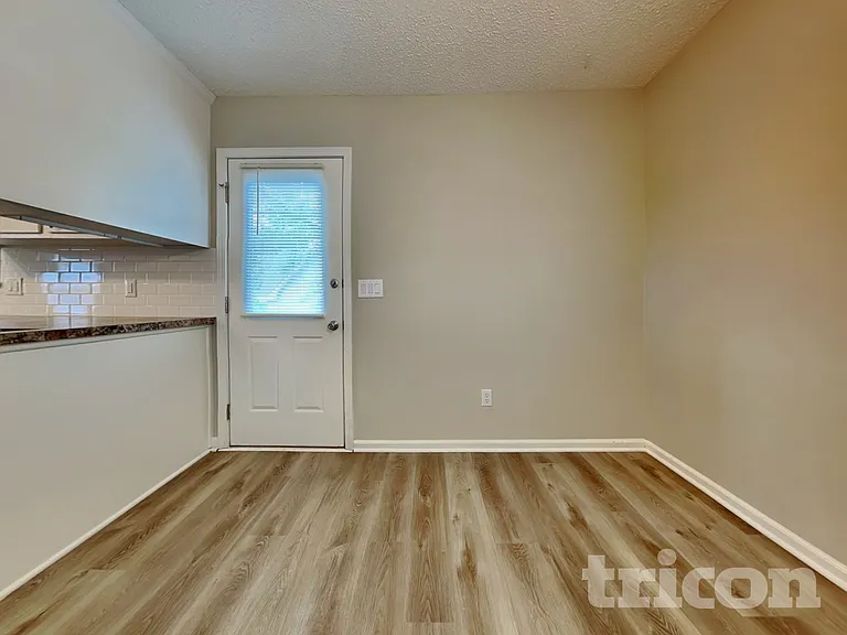 504 Lord Howe Rd — Photo 5