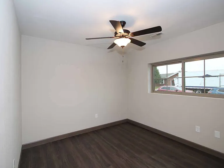 300 Olyvia Dr — Photo 21