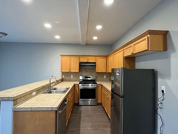 2nd image of 633 SE 162nd Ave #11958419