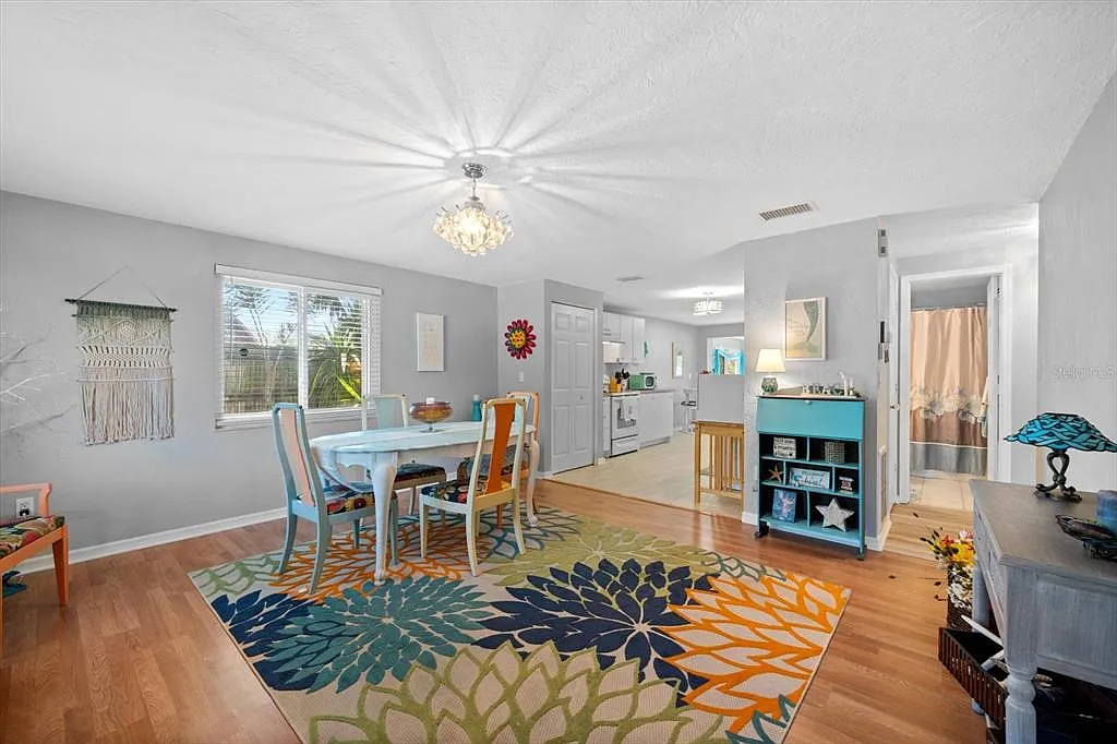 2 bed, 2.0 bath, 972 sqft, $3,600 — Photo 4