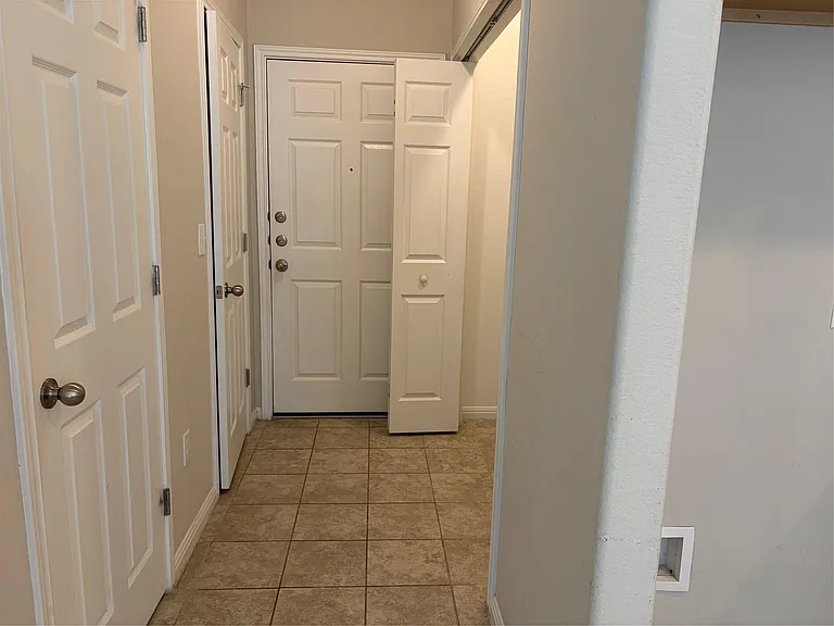 372 Eagle Brook Ln — Photo 6