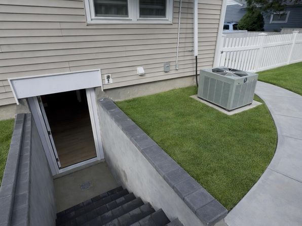 (undisclosed Address)