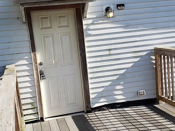Side entrance off the Deck