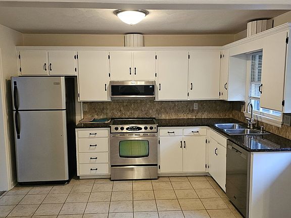 2nd image of 5553 Cynthia Dr