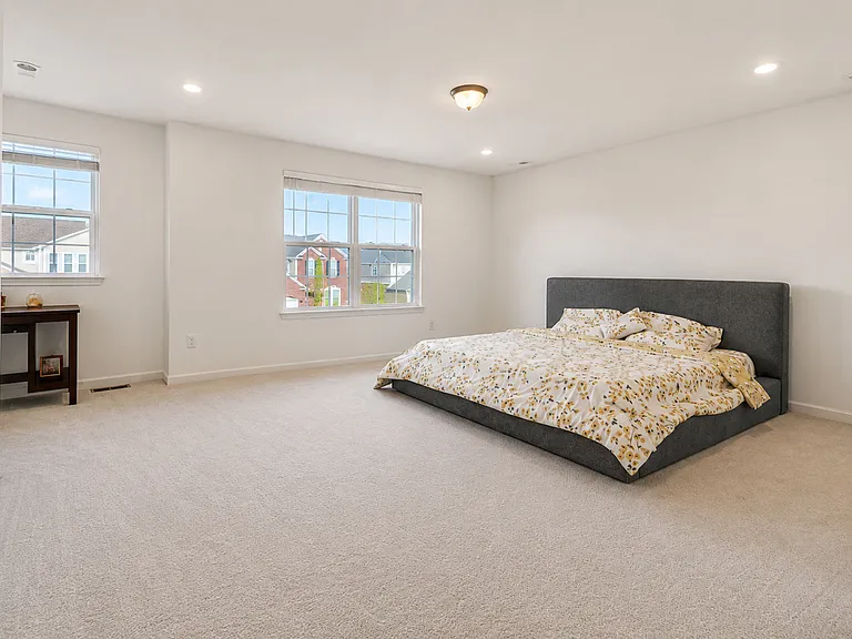 51172 Quaker Ln — Photo 40