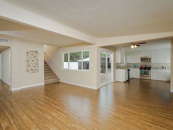 4th image of 4967 Chateau Dr