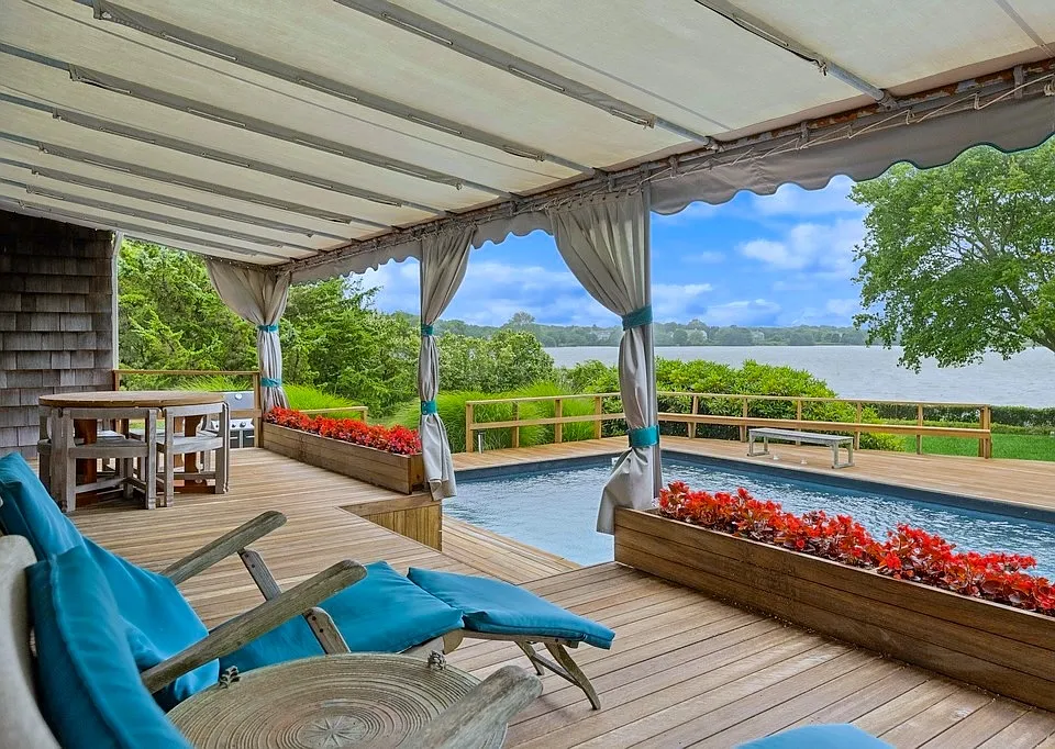 70 Mill Pond Ln