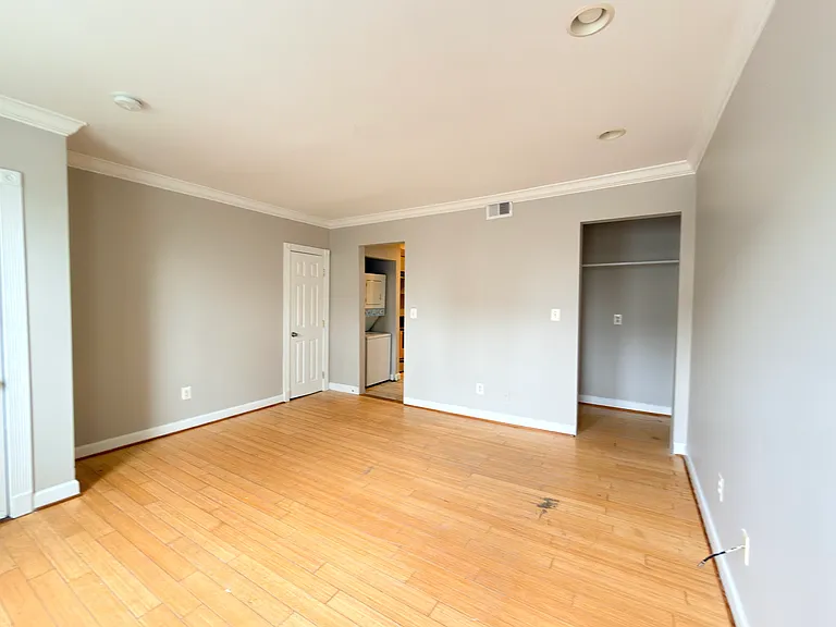 1246 Queen St NE #2 — Photo 10