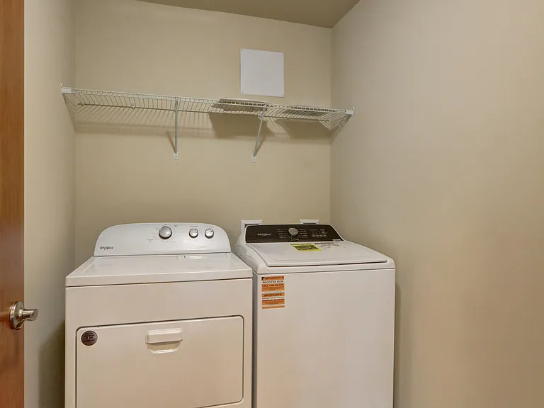 Ambaum Place I | Modern Apartment Homes w/ In-Unit Laundry! — Photo 36