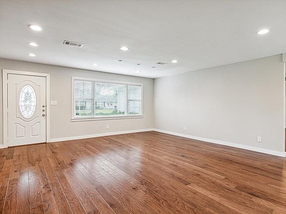 3rd image of 2006 Du Barry Ln