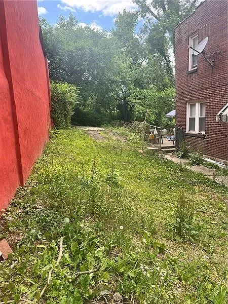545 N Aiken Ave photo 1