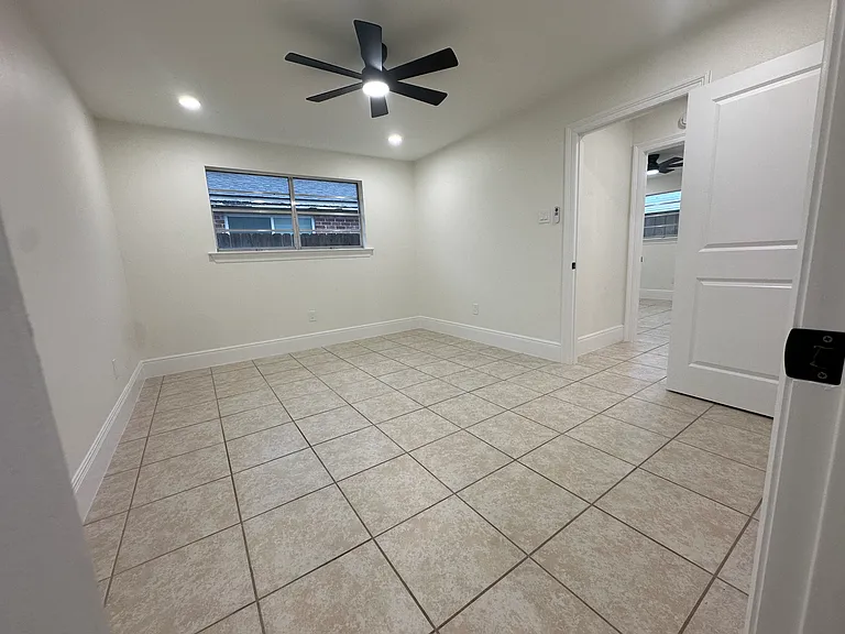 2723 Longwood Dr — Photo 24