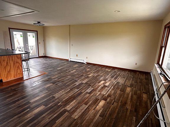 5th image of 1693 Pearson Rd