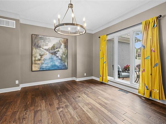 5th image of 5812 Manor Ln