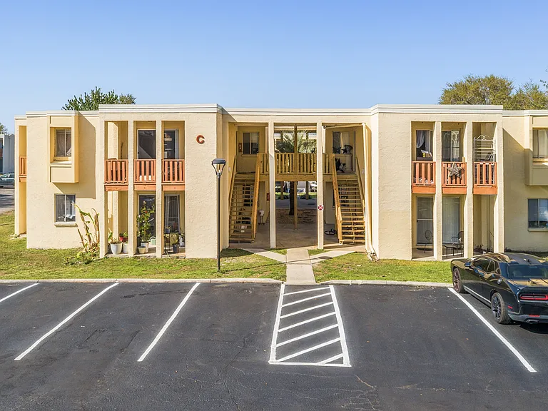 Aztec Villa Apartments — Photo 29