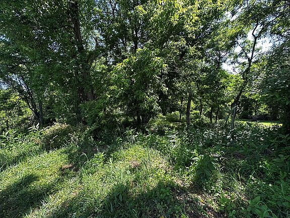 5th image of 8 PINEWOOD DRIVE