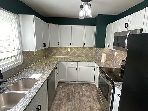 3rd image of 1115 Parker St