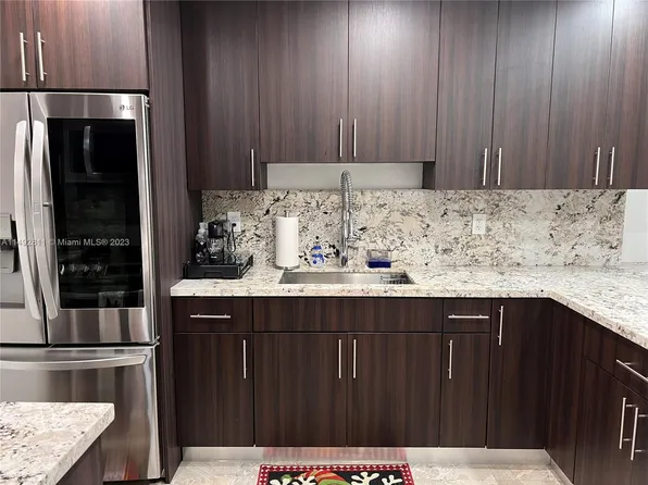8879 Fontainebleau Blvd APT 101, Miami, FL 33172