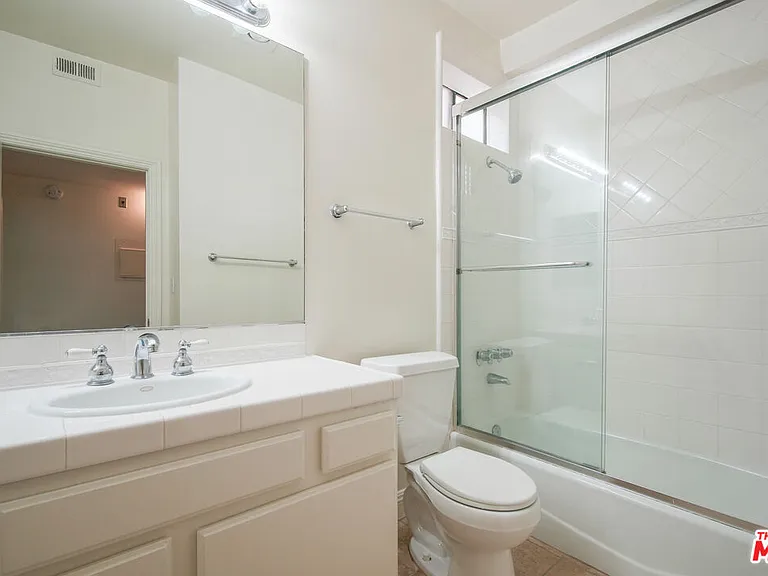 8865 Alden Dr #101 — Photo 23