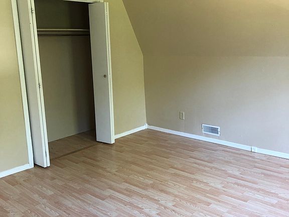 2nd image of 1109 S Helen Dr