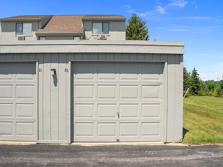 5741 Hilltop Way — Photo 15