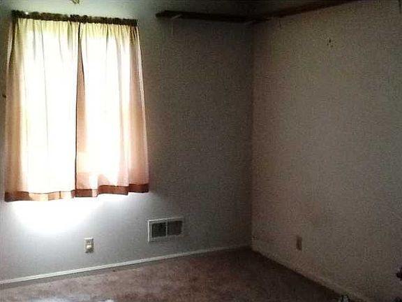 5th image of 207 Charmwood Ct