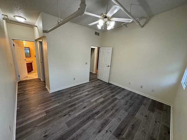 Pioneer Point Apartments — Photo 15
