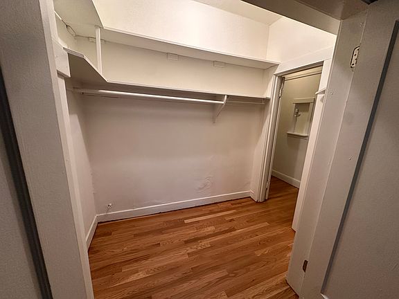 5th image of 829 Leavenworth St APT 102