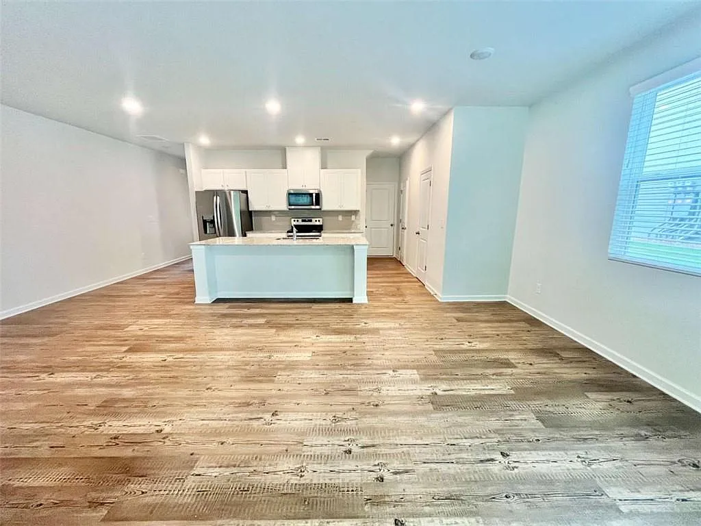 3 bed, 2.5 bath, 1912 sqft, $2,100 — Photo 4