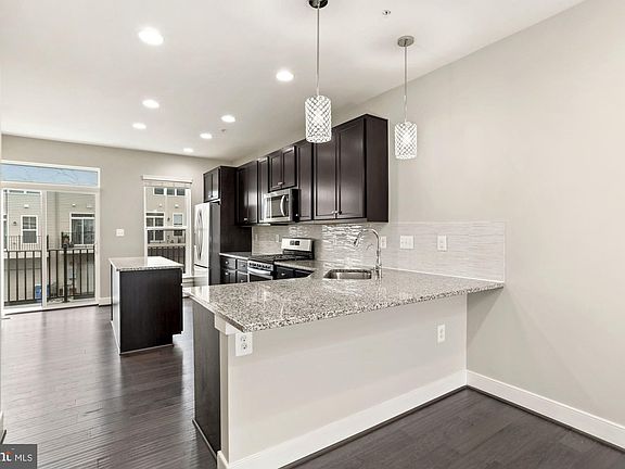 5th image of 23005 Sullivans Cove Sq